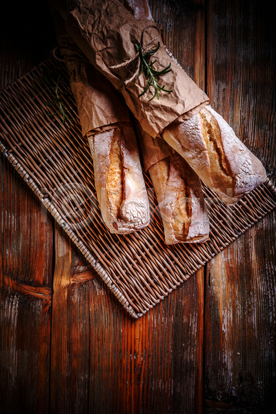 사람없음 JPG 포토 해외이미지 곡물빵 나무배경 나무쟁반 바게트 빵
