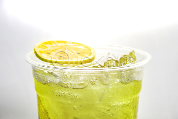 사람없음 JPG 포토 해외이미지 레모네이드 레몬 실내 얼음 플라스틱컵 흰배경