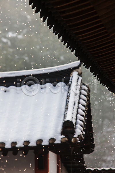 떨어짐 사람없음 JPG 포토 겨울 겨울풍경 기와집 눈(날씨) 물 야외 완주(지역) 전라북도 주간 지붕처마 한옥