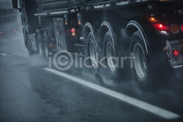 사람없음 JPG 포토 물보라 비(날씨) 빗길 빗길운전 야외 주간 충청북도 트럭 폭우 풍경(경치)