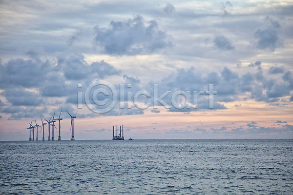 사람없음 JPG 포토 구름(자연) 바다 야외 일몰 제주도 주간 풍경(경치) 풍력에너지 풍차 하늘
