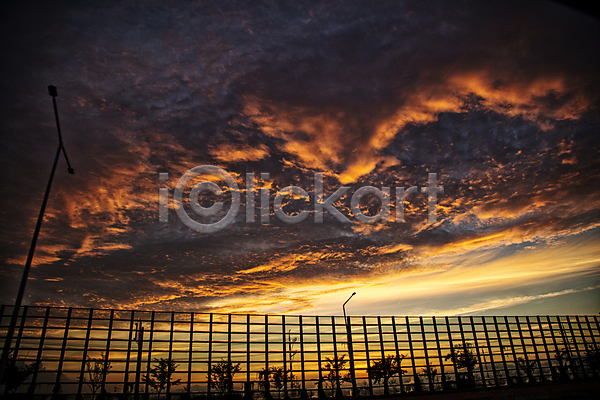 사람없음 JPG 포토 가로등 고속도로 구름(자연) 새벽 야외 웅장함 일산 일출 풍경(경치) 하늘