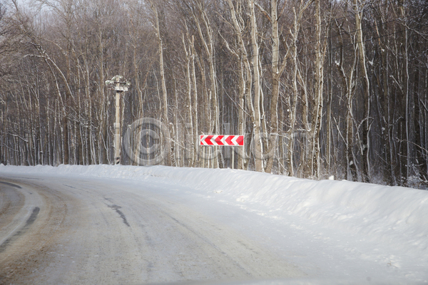 사람없음 JPG 포토 해외이미지 가로수 겨울 길 나무 눈(날씨) 숲 야외 자연 표지판 풍경(경치)