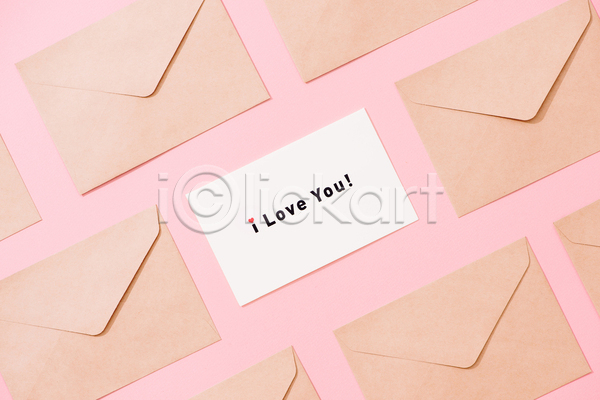 사람없음 JPG 포토 해외이미지 목업 발렌타인데이 분홍색배경 실내 아이러브유 영어 카드(감사) 편지봉투 프로포즈