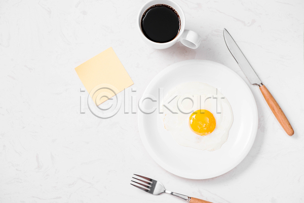 티타임 사람없음 JPG 포토 해외이미지 계란프라이 나이프 실내 커피 포스트잇 포크 흰배경
