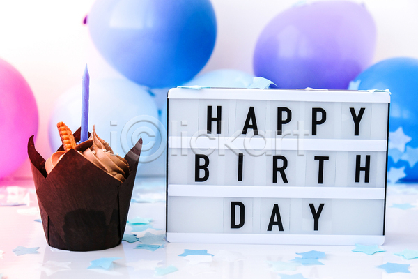 사람없음 JPG 포토 해외이미지 라이트박스 생일 생일축하 생일축하합니다 실내 컵케이크 풍선 해피버스데이 흰배경