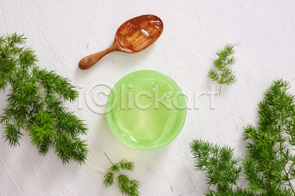 사람없음 JPG 포토 하이앵글 해외이미지 그릇 나무숟가락 실내 알로에 알로에베라 알로에젤 잎 피부관리 흰배경