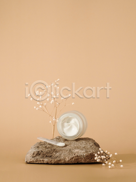 사람없음 JPG 포토 해외이미지 갈색배경 꽃가지 돌(바위) 목업 브랜딩 스킨케어 실내 크림 피부관리 화장품