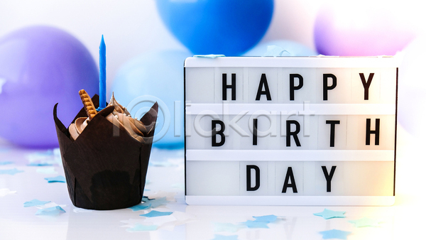 사람없음 JPG 포토 해외이미지 라이트박스 생일 생일축하 생일축하합니다 실내 컵케이크 풍선 해피버스데이 흰배경