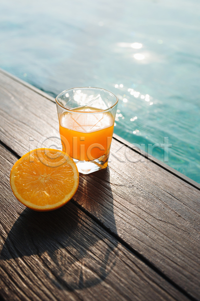 사람없음 JPG 포토 해외이미지 단면 수영장 야외 여름(계절) 오렌지 오렌지주스 잔 주간 한잔