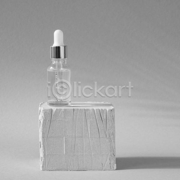 사람없음 JPG 포토 해외이미지 돌(바위) 목업 브랜딩 사각형 스킨케어 실내 앰플 오일(화장품) 피부관리 화장품 회색배경