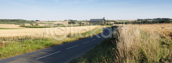 사람없음 JPG 포토 해외이미지 낟알 내추럴 농업 맑음 밭 백그라운드 북쪽 산 수평선 시골 식물 야외 언덕 여름 여행 외양간 유럽 자연 초록색 파노라마 파란색 풍경 프랑스 프랑스어 하늘 해외포토 휴가