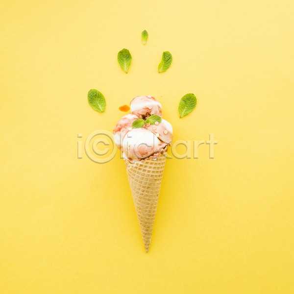 사람없음 JPG 포토 해외이미지 노란배경 스쿱 아이스크림 잎 콘아이스크림 한개