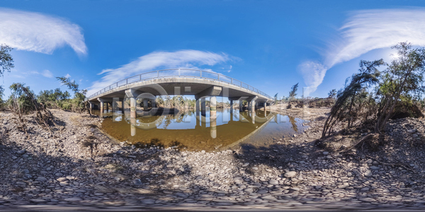 사람없음 JPG 포토 해외이미지 갈색 강 개울 공원 나무 댐 땅 물 반사 사진촬영 숲 시멘트 식물 야외 잎 자연 콘크리트 파란색 풍경 해외포토 호수 호주 홍수 환경