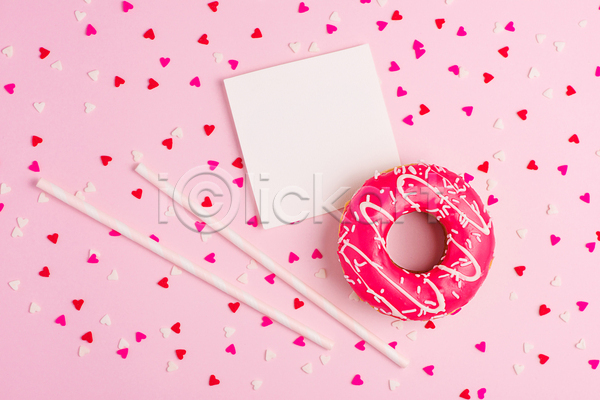사람없음 JPG 포토 해외이미지 도넛 분홍색배경 빨대 실내 종이 하트