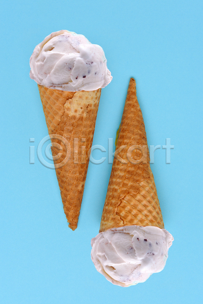 사람없음 JPG 포토 해외이미지 두개 아이스크림 초콜릿 파란배경