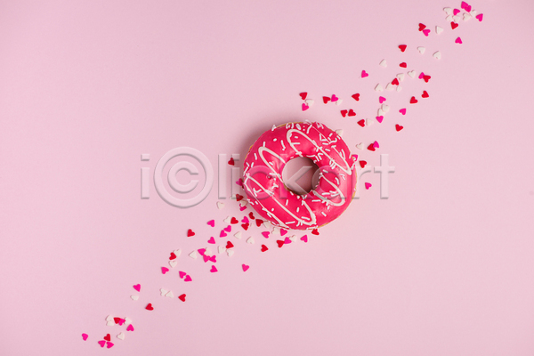 사람없음 JPG 포토 해외이미지 도넛 분홍색배경 실내 하트 한개