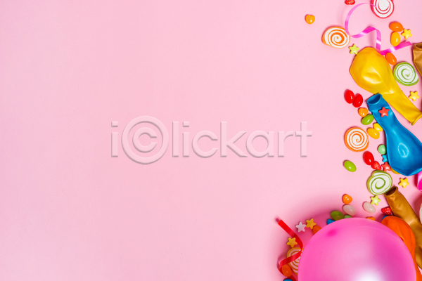 즐거움 축하 사람없음 JPG 포토 하이앵글 해외이미지 리본 별 분홍색 분홍색배경 사탕 생일 실내 카피스페이스 파티 풍선