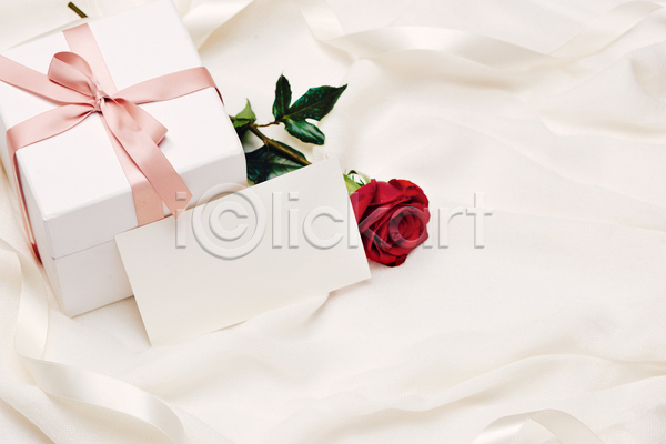 사람없음 JPG 포토 해외이미지 목업 선물상자 실내 어머니의날 장미 천(직물) 카드(감사) 흰배경