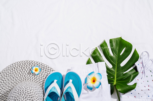 사람없음 JPG 포토 해외이미지 꽃 나뭇잎 밀짚모자 바캉스 바캉스용품 여름휴가 오브젝트 쪼리 흰색