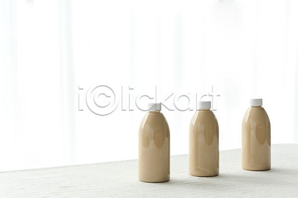 사람없음 JPG 포토 밀크티 병(담는) 세개 스튜디오촬영 실내 음료 카페 커튼 흰배경