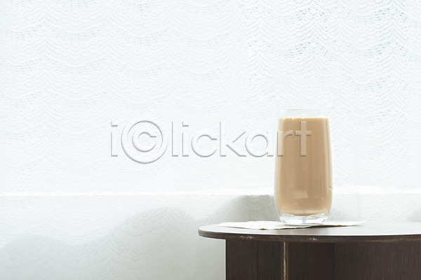 사람없음 JPG 포토 밀크티 스튜디오촬영 실내 음료 카페 커튼 컵 흰배경