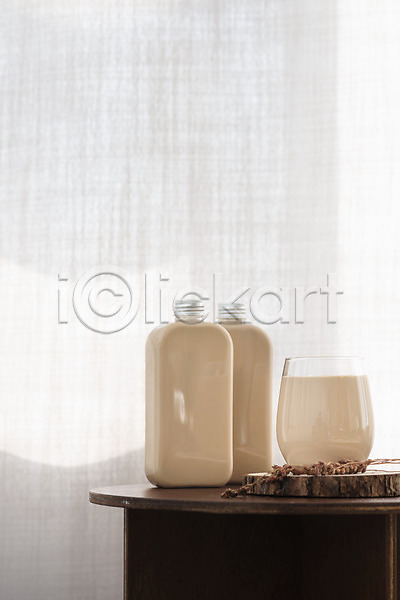 사람없음 JPG 포토 밀크티 병(담는) 스튜디오촬영 실내 음료 카페 커튼 컵 코스터 협탁 흰배경