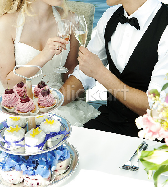 사랑 행복 사람없음 JPG 포토 해외이미지 결혼 축배 커플 케이크 토스트 해외202004