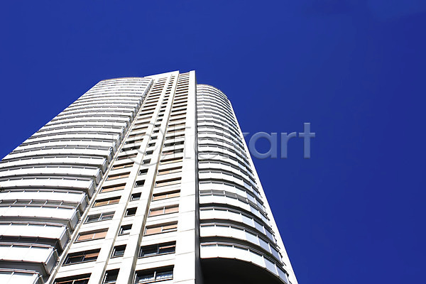 투자 사람없음 JPG 포토 해외이미지 건물 건축양식 고층빌딩 남아메리카 도시 도심 미국 발코니 벽 부동산 부에노스아이레스 비즈니스 아르헨티나 아파트 외관 재산 주택 창문 큼 타운 탑 파란색 하늘 해외202004