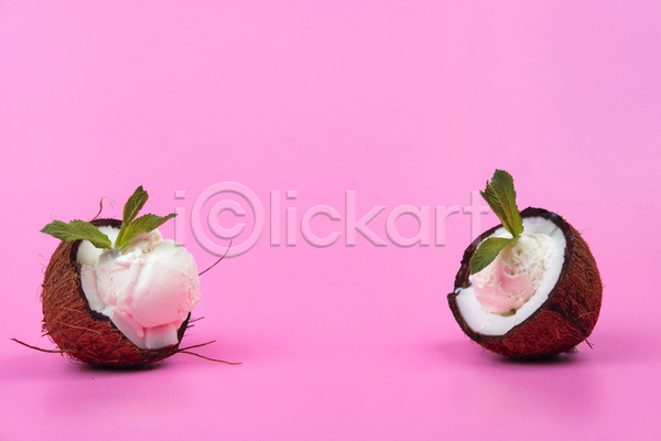 사람없음 JPG 포토 해외이미지 두개 분홍색배경 아이스크림 잎 카피스페이스 코코넛