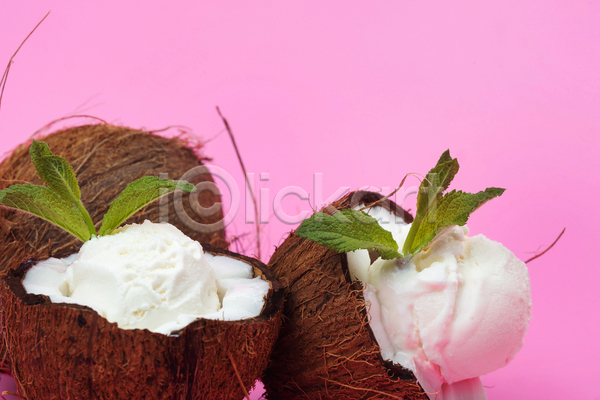 사람없음 JPG 포토 해외이미지 두개 분홍색배경 아이스크림 잎 코코넛