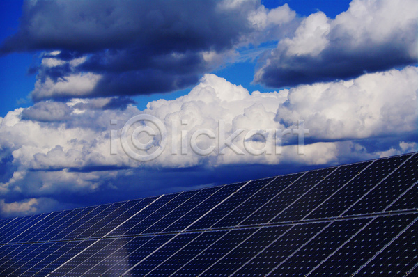 사람없음 JPG 포토 해외이미지 구름(자연) 맑음 야외 주간 집열판 태양에너지 풍경(경치) 하늘