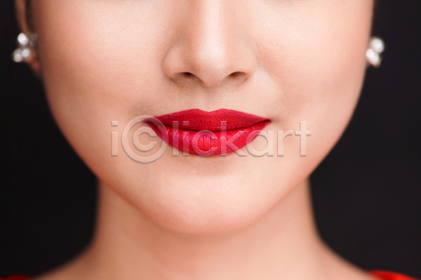 성인 성인여자한명만 여자 한명 JPG 근접촬영 앞모습 포토 해외이미지 립(입술) 립메이크업 뷰티 상반신 실내 입술