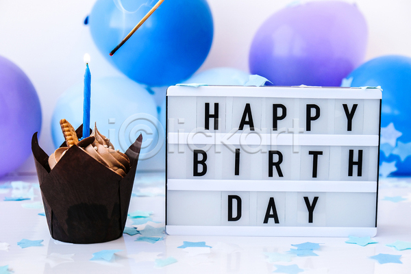 사람없음 JPG 포토 해외이미지 라이트박스 생일 생일축하 실내 컵케이크 풍선 해피버스데이 흰배경