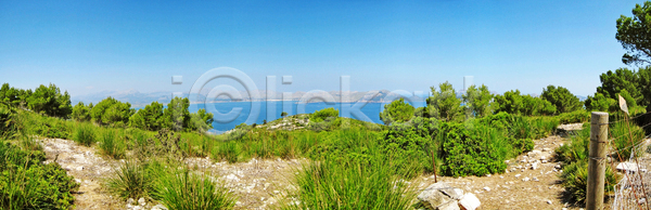 침묵 사람없음 JPG 포토 해외이미지 거친 길 내추럴 도로 만 물 바이킹 북쪽 섬 수평선 숲 스페인 시골 시력 암초 야외 여행 자연 지중해 초록색 터키석 파노라마 파란색 하늘 하이킹 해외포토 황무지