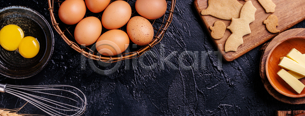 행복 사람없음 JPG 포토 해외이미지 검은배경 계란 밀가루 백그라운드 버터 쿠키 쿠키틀 프레임 할로윈