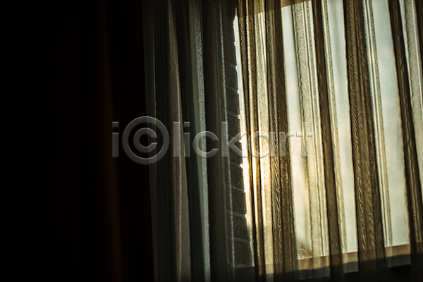 분위기 여유 휴식 사람없음 JPG 포토 실내 어둠 오후 주간 창문 커튼 햇빛