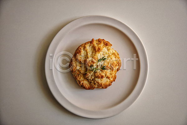 달콤 사람없음 JPG 포토 하이앵글 디저트 맛있는 스콘 실내 음식 접시 흰배경