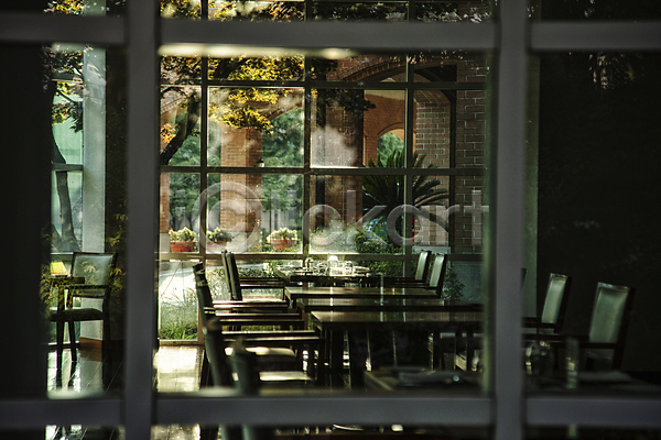 사람없음 JPG 포토 나무 레스토랑 실내 어둠 의자 주간 창문 탁자 휴업