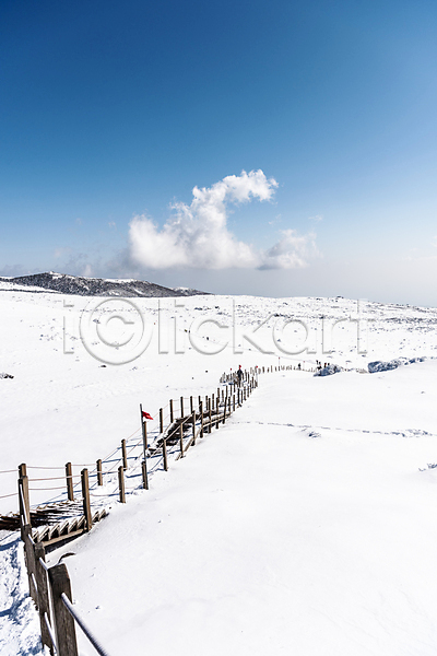 사람없음 JPG 포토 겨울 겨울풍경 구름(자연) 깃발 나무계단 눈(날씨) 눈덮임 맑음 설경 야외 제주도 주간 하늘 한라산