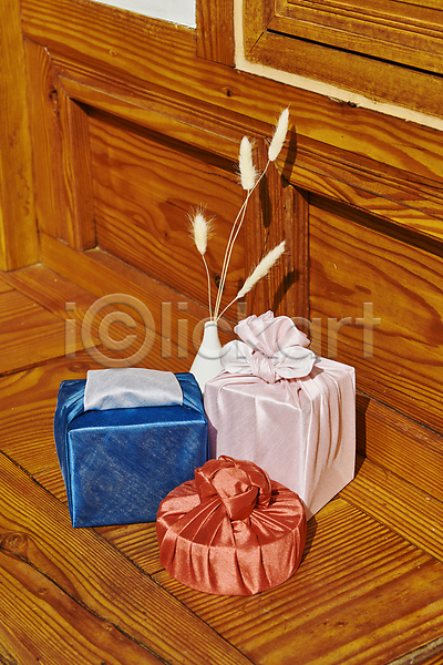 사람없음 JPG 포토 꽃병 라그라스 명절 명절선물 보자기(천) 선물 선물상자 선물세트 선물포장 야외 전통문화 주간 툇마루 한국전통