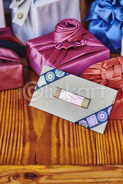 사람없음 JPG 포토 돈봉투 명절 명절선물 보자기(천) 선물 선물상자 선물세트 선물포장 야외 전통문화 주간 툇마루 한국전통