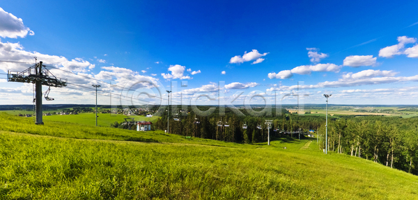 휴식 사람없음 성인 JPG 포토 해외이미지 계곡 고도 공원 구름 날카로움 도로 밧줄 산 산등성이 숲 아래 야외 언덕 작음 지원 초록색 최고 파란색 팬던트 풍경 하늘 해외포토 협상