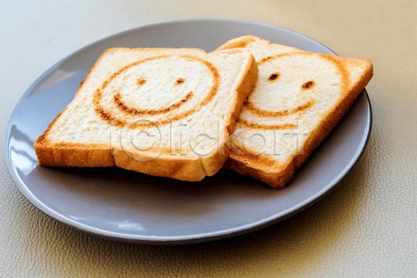 사람없음 JPG 포토 해외이미지 식빵 실내 접시 토스트 표정 회색배경