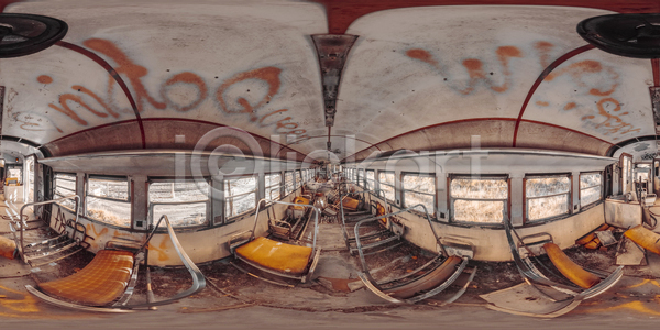 사람없음 JPG 포토 해외이미지 교통시설 그래피티 기록 기차 깨짐 마차 문 벽 사진촬영 손상 여의주 여행 여행객 옛날 원형 의자 장식 창문 천장 파노라마 페인트 해외포토