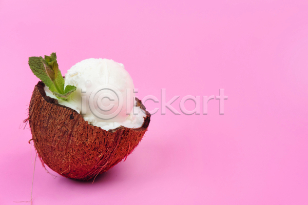 사람없음 JPG 포토 해외이미지 분홍색배경 아이스크림 잎 카피스페이스 코코넛 한개