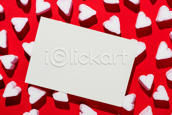 달콤 사람없음 JPG 포토 해외이미지 마시멜로우 목업 발렌타인데이 빨간배경 실내 카드(감사) 하트