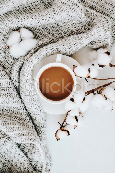 사람없음 JPG 포토 하이앵글 해외이미지 가을(계절) 니트 목화꽃 목화솜 스웨터 실내 오브젝트 커피 흰배경