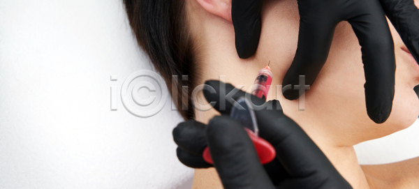 순서 백인 사람 사람없음 여자 JPG 포토 해외이미지 건강 노화 돌봄 리프팅 미용사 백그라운드 병원 뷰티 손 수술 약 얼굴 외과 의사 입술 주름 주사기 주사약 치료 테라피 플라스틱 피부 피부관리 해외포토 화장품 환자 흰색