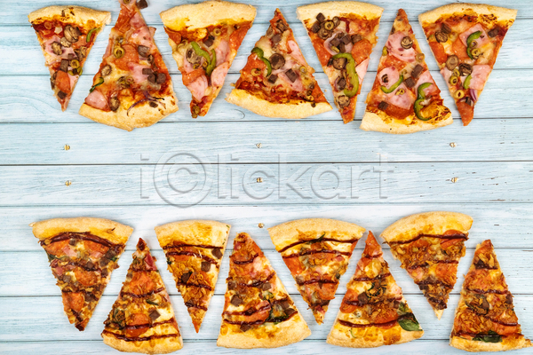 사람없음 JPG 포토 해외이미지 나무배경 실내 일렬 콤비네이션피자 패스트푸드 피자 피자조각